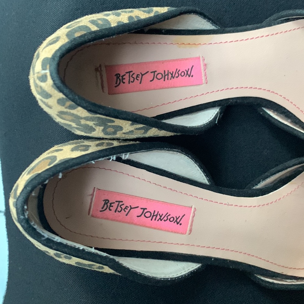 BETSEY JOHNSON Suede Leopard Cocoh Flats - Picture 2 of 8